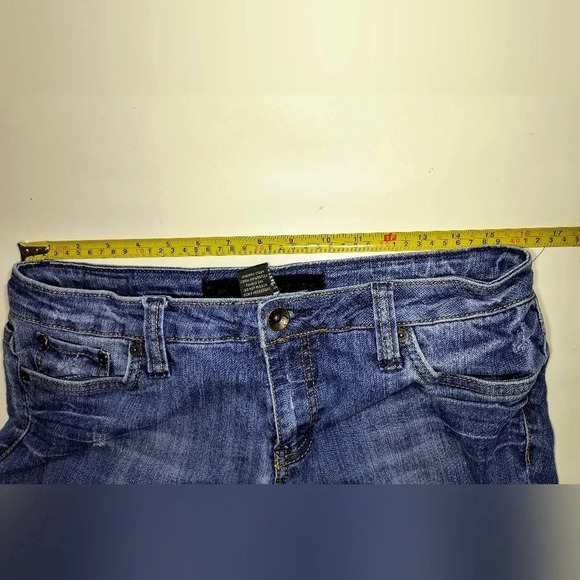 Refuge Women's Juniors Low Rise Cut Off Bermuda Stretchy Jean Shorts, 13R - Picture 7 of 11